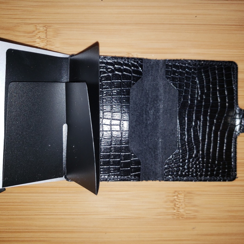 Credit Card holder - Picture 3 of 3